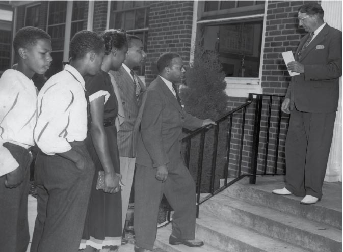 Black Students Try to Enroll at King George High School